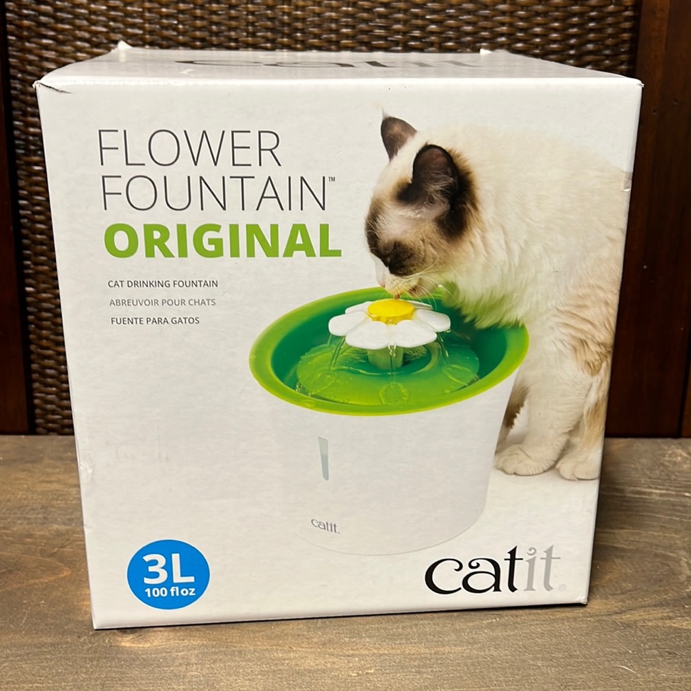 Catit Flower Fountain with Triple Action Filter, Cat Drinking Water Fountain NWT